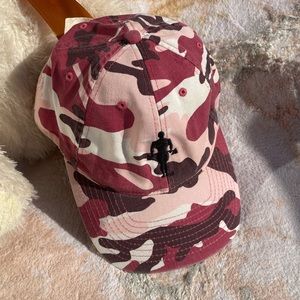 Like new Vintage Gold’s Gym Hat in pink Camo